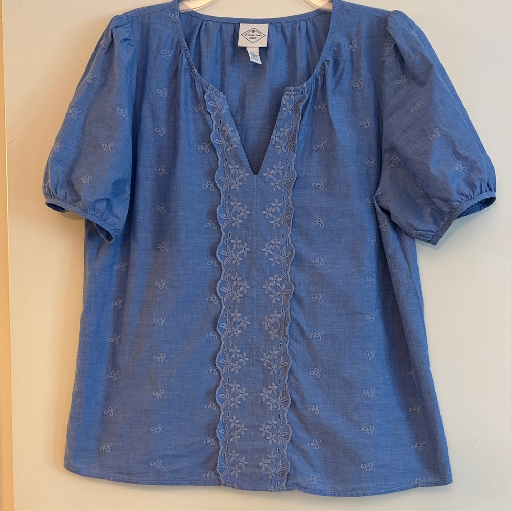 St. John's Bay Blue Eyelet Embroidered V-Neck Peasant Blouse, size M